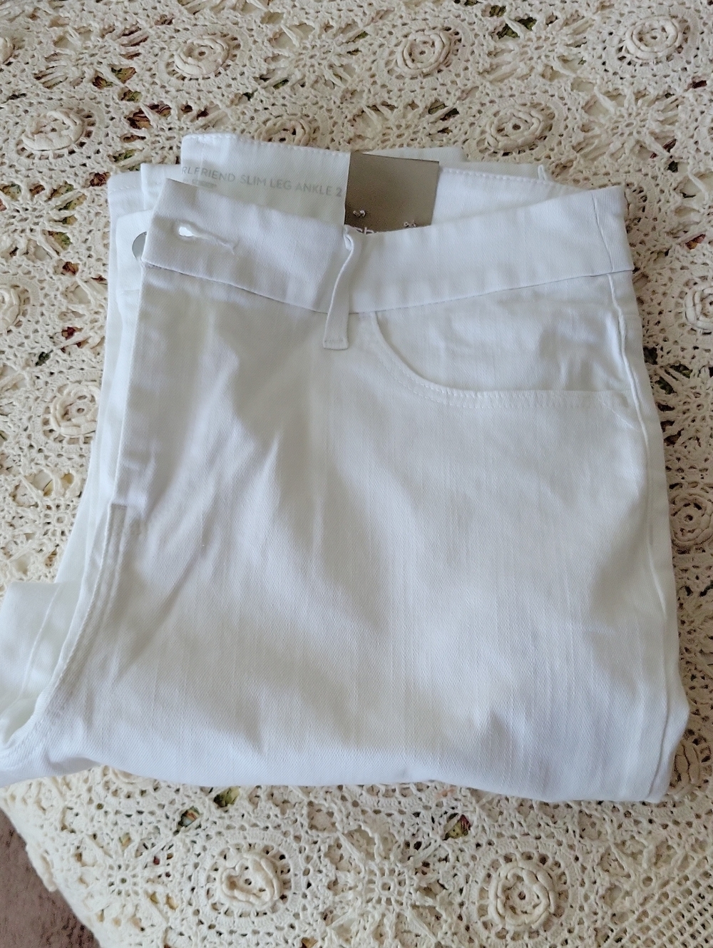 Chico's White Slim Ankle Cropped Jeans
